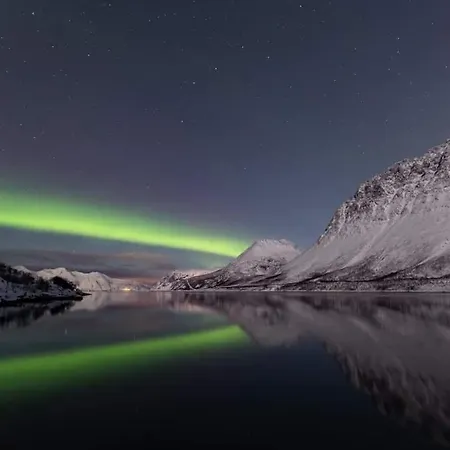 Mountain & Sea View アパート